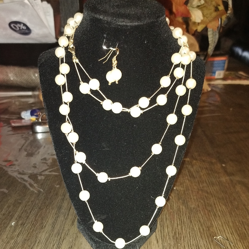 Elegant Cream Beaded Necklace and Earring Set